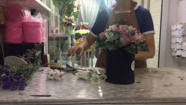 Как собрать цветы в шляпной коробке смотреть онлайн
