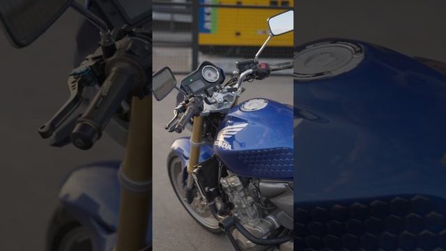 Start Honda cb600f hornet 2006 and exhaust stock sound смотреть онлайн