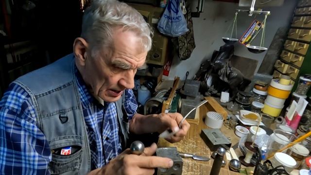 Рихтовка антикварной серебряной ложки. В гостях у Петровича. смотреть онлайн