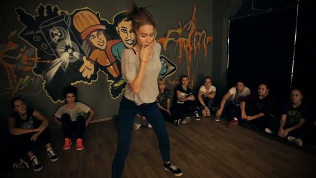 ДЕВЧОНКИ ОТЖИГАЮТ!!! - Dancehall Battle (DANCE FAM) смотреть онлайн