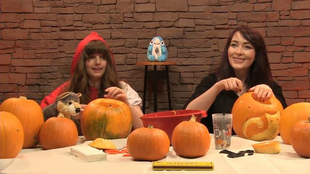 HALLOWEEN SPOOKY PUMPKIN CARVING!!! 2021 w/ Briony, Kirsty & More смотреть онлайн