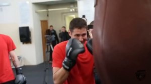 Хук справа, апперкот слева