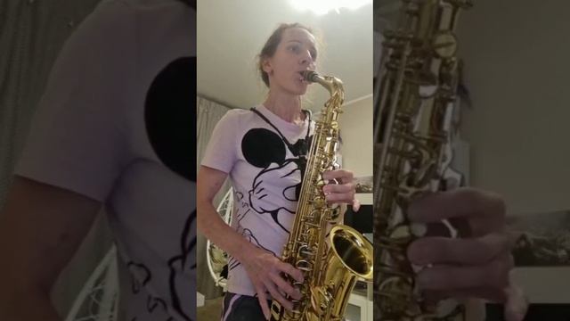 У Юлии всё получилось - синкопы, быстрый темп и звук. Джазовые этюды для саксофона. #саксофон смотреть онлайн