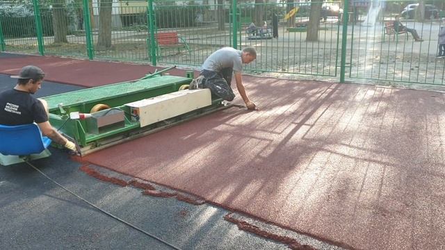 Укладка резиновой крошки машинным методом смотреть онлайн