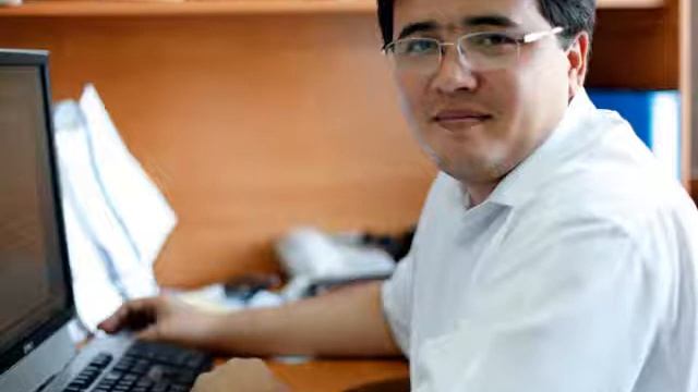 Radio interview with Akmal Bazarov, UNDP Programme Coordinator talking about the e-document system. смотреть онлайн