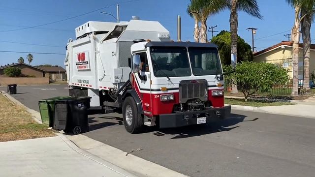 UWS Python Garbage Truck on Route in Compton, CA смотреть онлайн