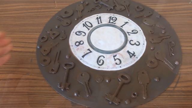 Настенные часы своими руками/Декор часов старыми ключами мастер класс смотреть онлайн