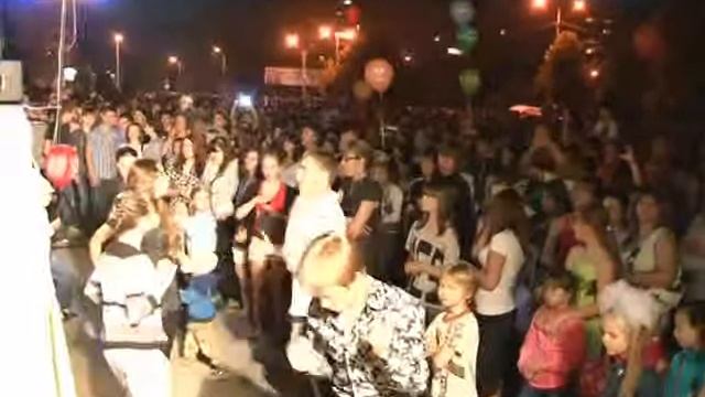 В Кузнецке на центральной площади прошел праздничный концерт. Май 2012 год. смотреть онлайн
