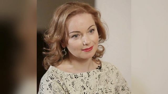 Час назад сообщили... Известная актриса... смотреть онлайн