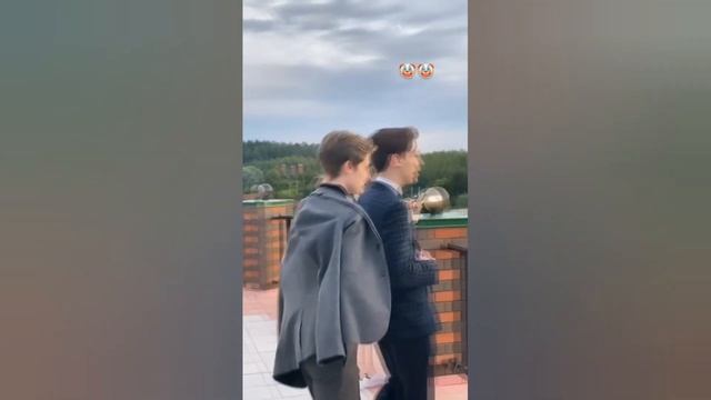 Новая девушка Егора Крида // Карина Аракелян и Андрей Ноилс встречаются // OKB News смотреть онлайн