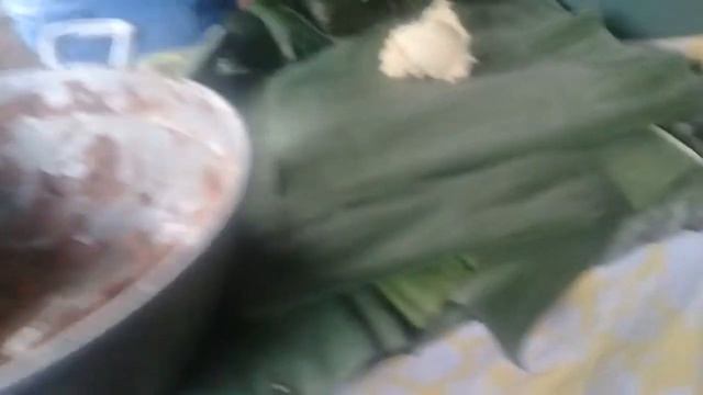 terminando de envolver los tamales pisques El salvador 4x4 смотреть онлайн