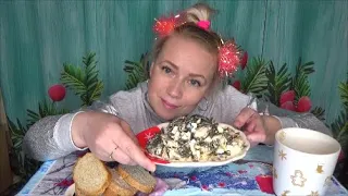 Мукбанг салат из Морской капусты Еда на камеру. смотреть онлайн