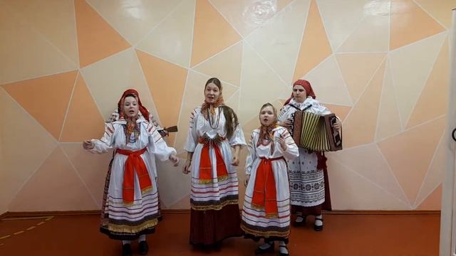 Трио, фольклорный ансамбль "Ладушки" - "Поёт соловей", г. Губкин, Белгородская области смотреть онлайн