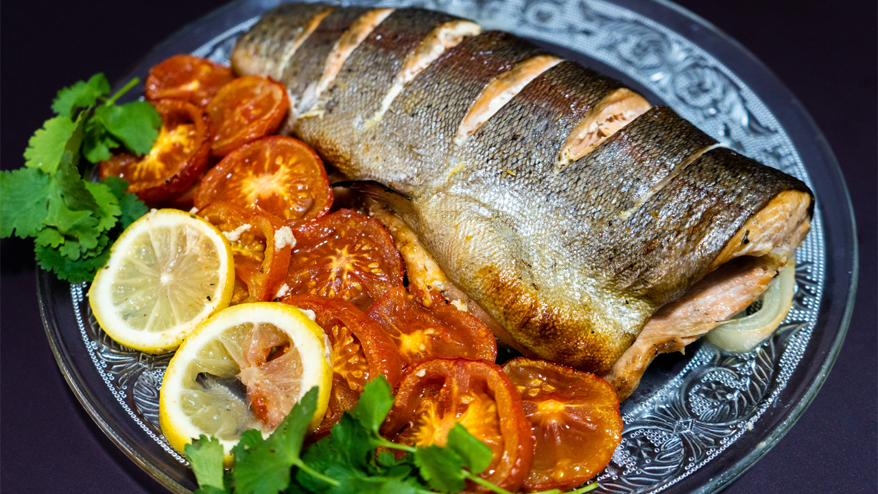 Форель запеченная в духовке целиком смотреть онлайн