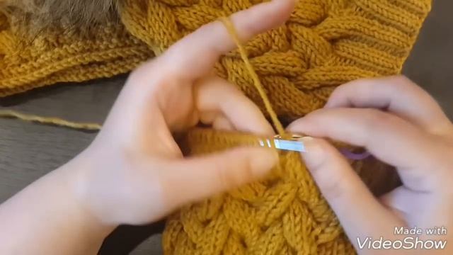 Красивый комплект спицами! Часть 3. Шапка с узором из кос. Коса из 12 петель. Hat. Knitting. смотреть онлайн