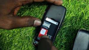 How to insert SIM card in Nokia 105