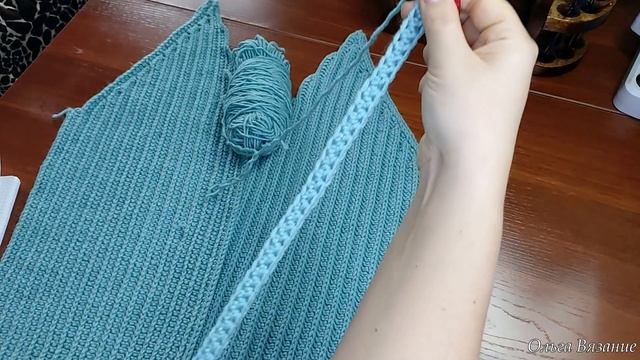 Тёплый кардиган крючком с регланом в технике поперечного вязания