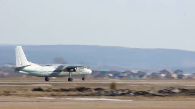 27.03.14. Взлет АН-24 а/к Ангара в аэропорту Иркутска. смотреть онлайн