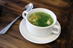 Уха из осетра: экспертный подход к приготовлению блюда