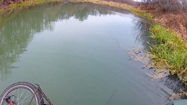 Я думал это зацеп... но он ожил. Рыбалка на спиннинг. Как поймать щуку на малой реке. Ловля щуки. смотреть онлайн