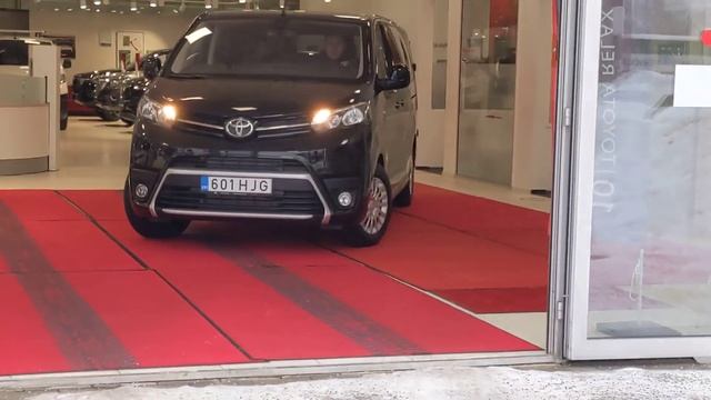 Uus Toyota Proace Verso смотреть онлайн