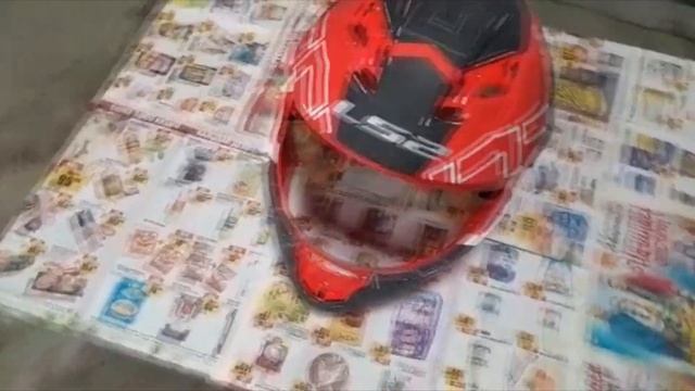 Готовлюсь к мотосезону. Перекрасил шлем в цвет байка. Светкина фирменная вертуха. смотреть онлайн
