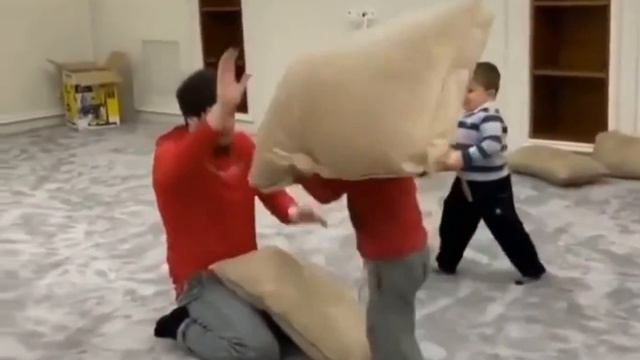 Хасбик и Мурад когда остался с младший братом наедине 🤣 смотреть онлайн