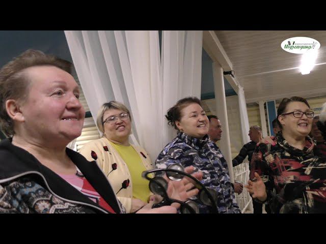 ЗАНАВЕСОЧКИ ПЕСНЯ ИЗ СЕРИАЛА СВАТЫ НА ВОЛОГОДСКОМ ФЕСТИВАЛЕ. АНСАМБЛЬ "БАБЬЕ ЛЕТО" И ГОСТИ ФЕСТИВАЛЯ смотреть онлайн