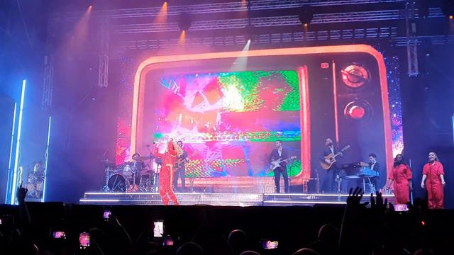 Kylie Minogue - Can't get you out of my head - #Cruilla2019 смотреть онлайн