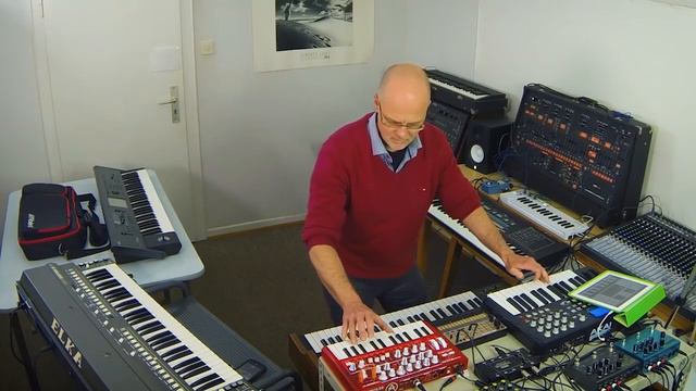 Space Bass Synth Jam (ARP 2600, Microbrute, Volca Keys, Roland Vocoder VP-330, Roland JX-3P) смотреть онлайн