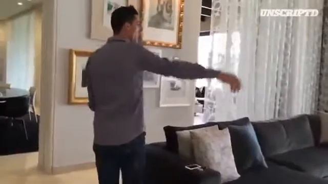 Криштиану Роналду показал свой дом в Мадриде смотреть онлайн