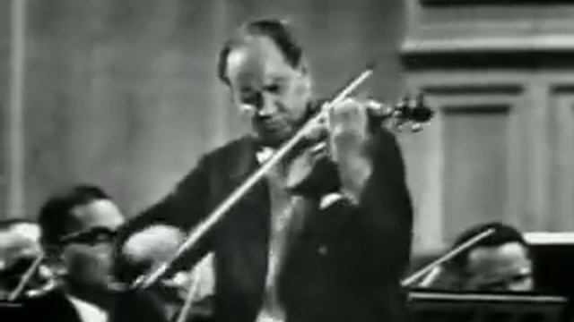 David Oistrakh plays Tchaikovsky Violin Concerto (2nd Mov.) смотреть онлайн