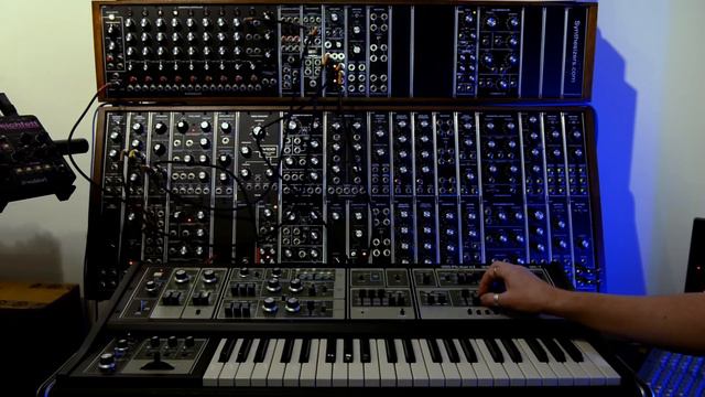 Roland SH7 controlled by the Q960 step sequencer смотреть онлайн