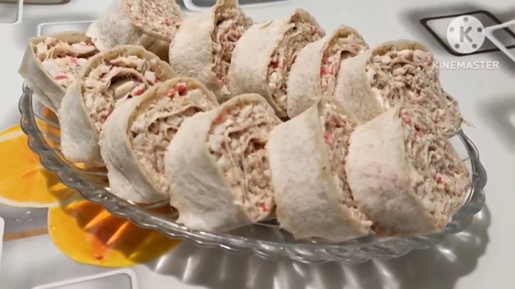 Вкусная закуска на праздничный стол. Рулет из лаваша с крабовыми палочками смотреть онлайн