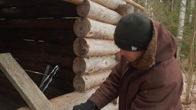 СТРОЙКА ИЗБЫ /ПОСТАВИЛ ДВЕРЬ /ПРОПЕНИЛ ОКНО /ТЕМПЕРАТУРА -10 смотреть онлайн