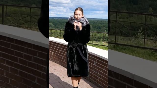 Шуба норковая "Моника" (Black Velvet) с воротником из лисицы. Длина изделия 110 см. смотреть онлайн