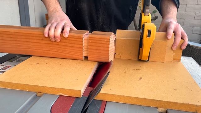 Make BEAUTIFUL Decorative Fence Posts from a 4x4! смотреть онлайн