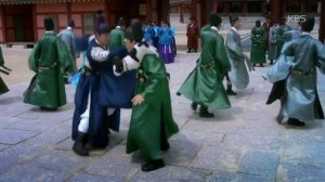 Лунный свет, очерченный облаками дорама, танцы