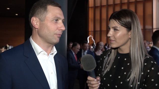 Алена Андрющенко берет интервью у Алексея Морозова смотреть онлайн