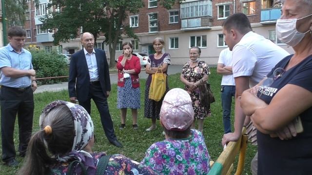 Очередной единорос метит в депутаты. Встреча с гастролёром, желающим мандат, и его публичный разнос смотреть онлайн