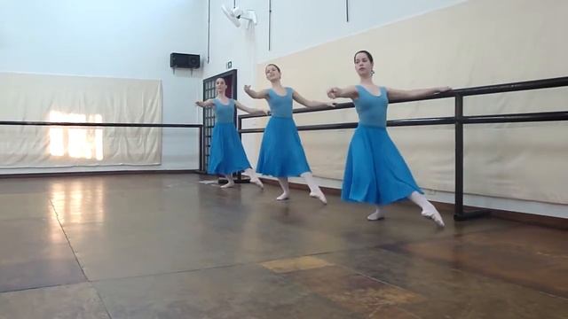 RAD - Grade 8 battement frappe смотреть онлайн