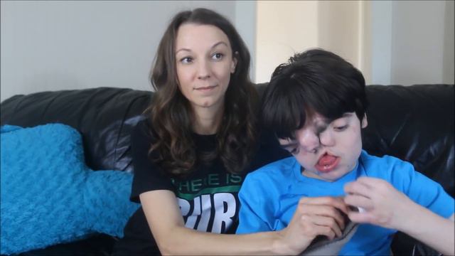 Мальчик с двумя лицами (Черепно-лицевое дублирование) смотреть онлайн