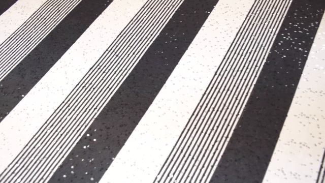 Нарядный жаккард с атласным эффектом, в полоску с мелкими серебристыми и черными пайетками смотреть онлайн