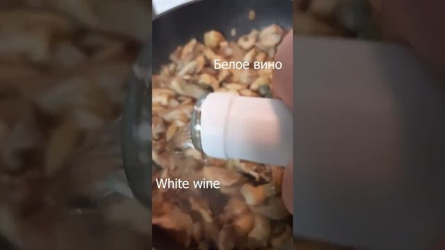 Жареные грибы с луком и сметаной. Самый любимый РЕЦЕПТ. Жареные вешенки с картошкой. смотреть онлайн