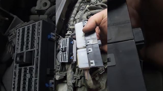 GM 3.6 engine removal! смотреть онлайн