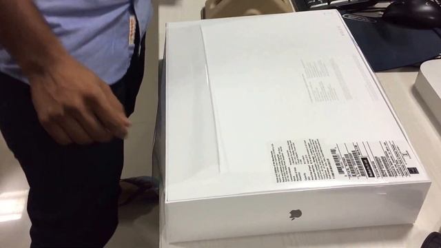 Unboxing Macbook Pro 15