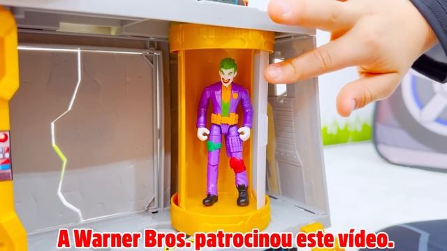 Vlad e Niki fingem ser o Batman e brincam com Brinquedos do Batman смотреть онлайн