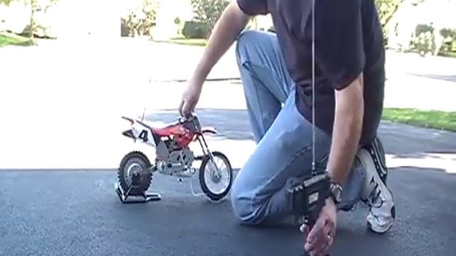 МОТОЦИКЛ НА ПУЛЬТЕ!!! БЕНЗИНОВЫЙ! смотреть онлайн