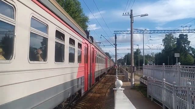 Электропоезд ЭД4М-0361 на станции Шувалово смотреть онлайн