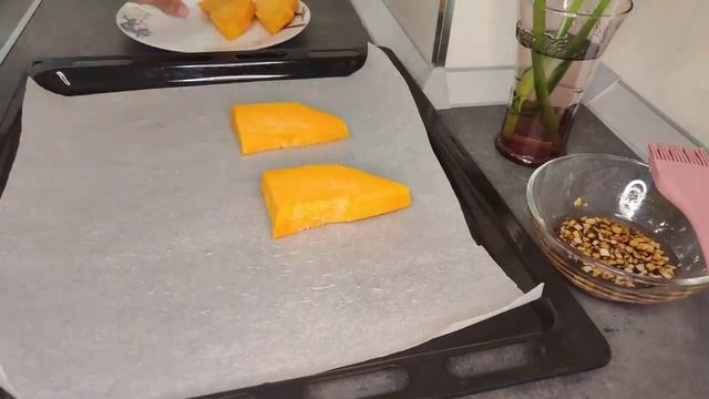 Запечённые дольки тыквы под соусом смотреть онлайн